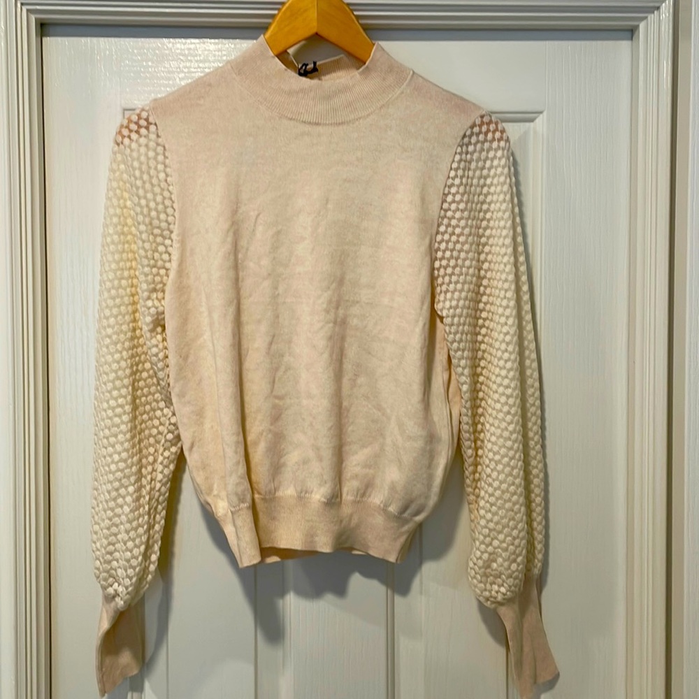 Cute Buffalo cream sweater, sz M